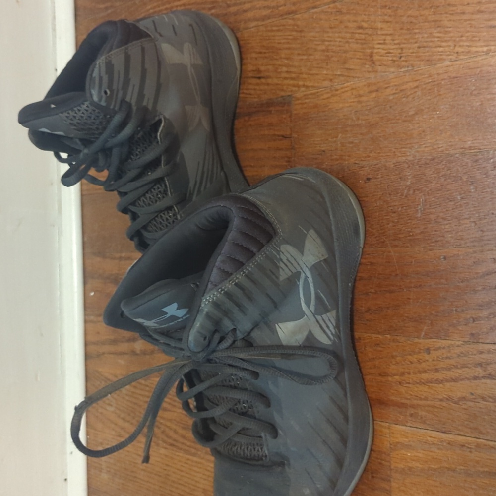 Under Armour Mens Jet Mid-top Basketball Shoes in Graphite | Size 8
